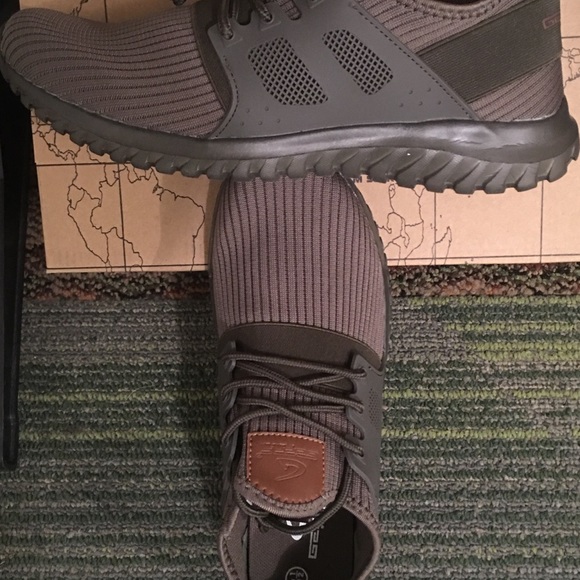 GYM SHOES - Picture 3 of 5